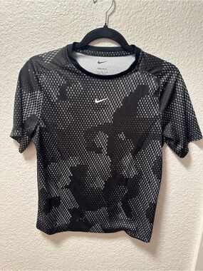 Nike T-Shirt Kids Youth Large Black White Dri-FIT All Over Print Logo Active